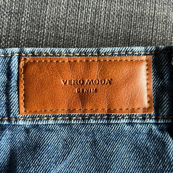 Vero Moda Denim Shorts - Picture 3 of 3